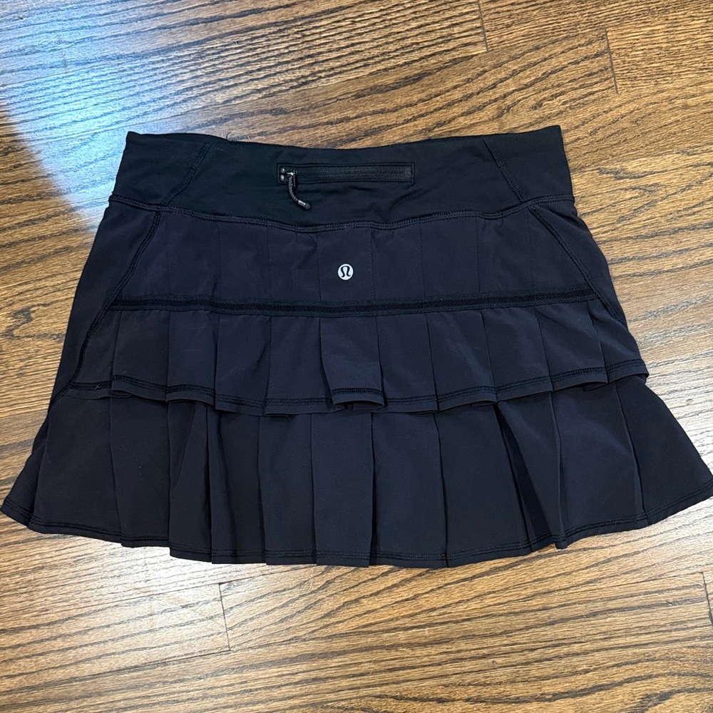 Lululemon Black Pleated Tennis Athletic Skirt with Built-In Shorts - Sz 8